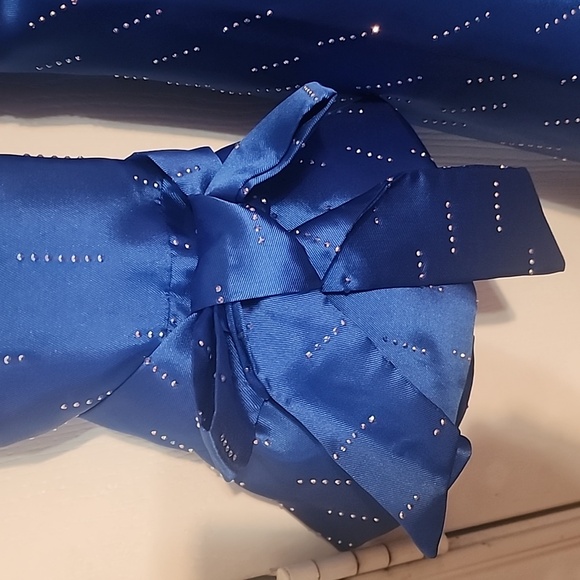 Chancele Cape/Dress - Picture 5 of 10